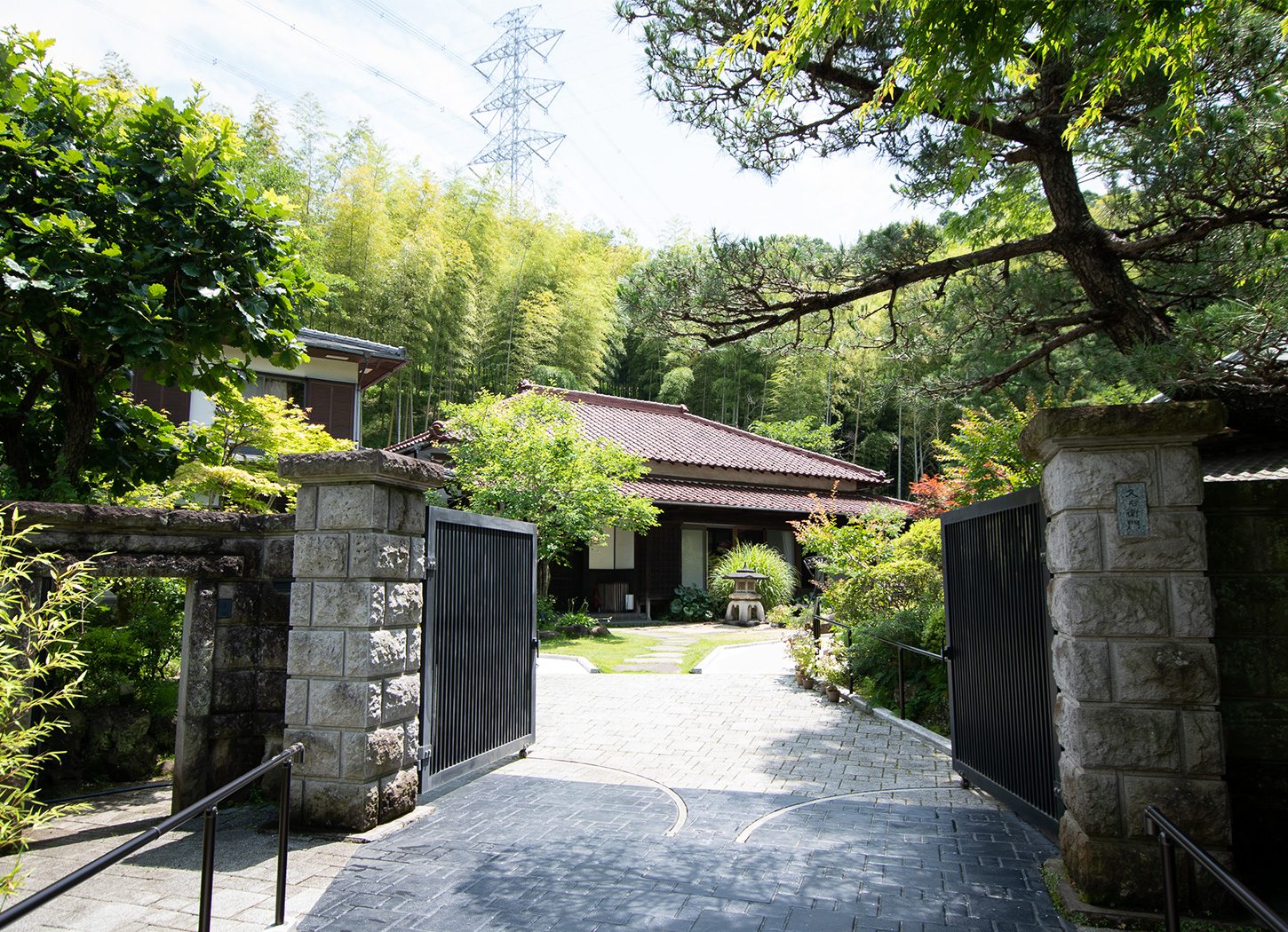 久 右 衛門 邸